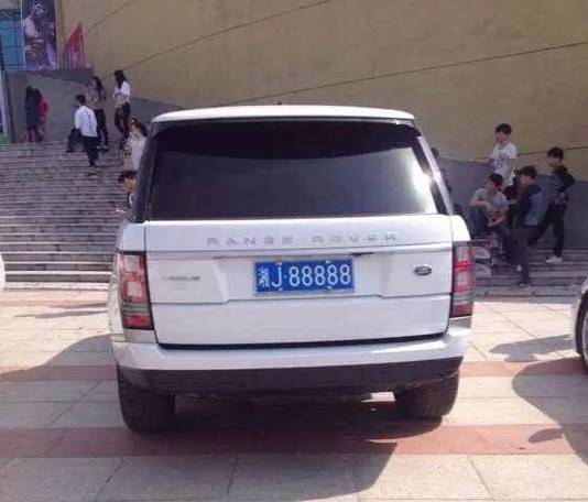 空民!湘西车牌靓号找黄牛有用吗!“装生格东”